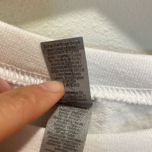NWOT Gildan woman’s white sweatshirt - Picture 7 of 9